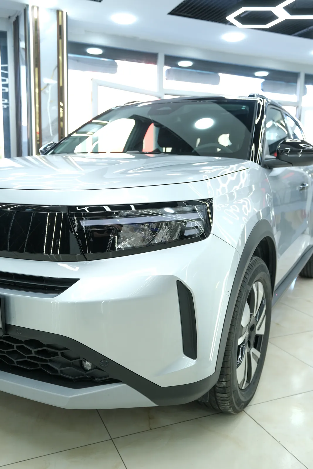 PPF kaplamalı beyaz SUV